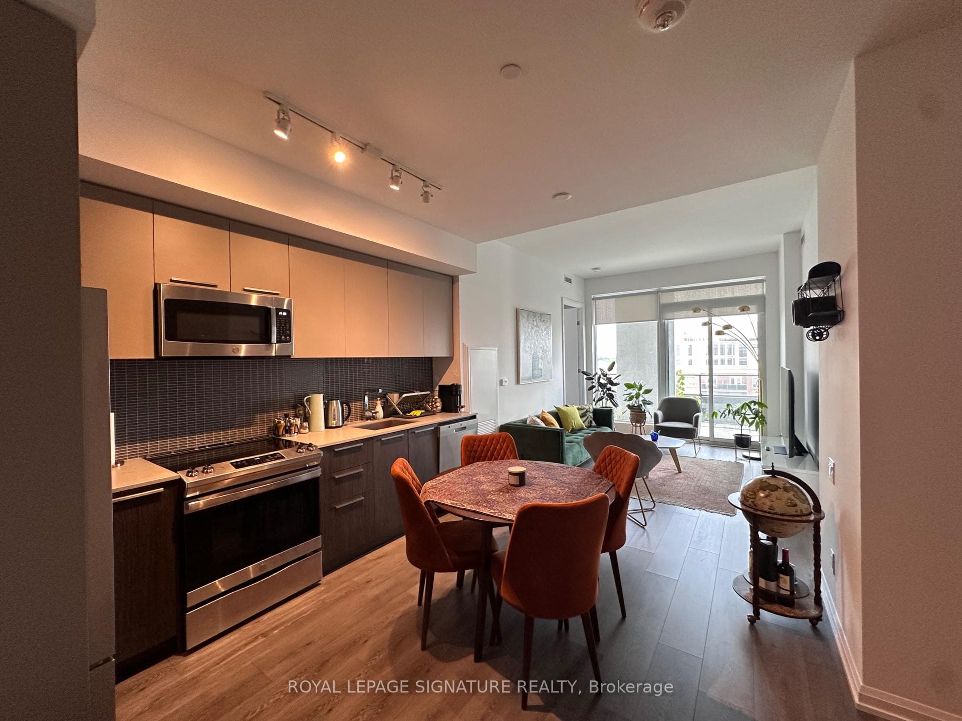 4208 Dundas Street Unit 602 photo 1