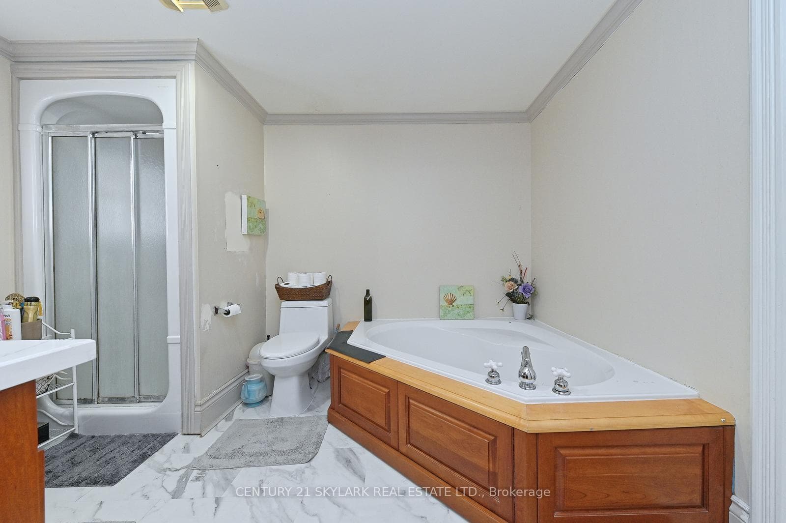 1922 Dalhousie Crescent photo 25