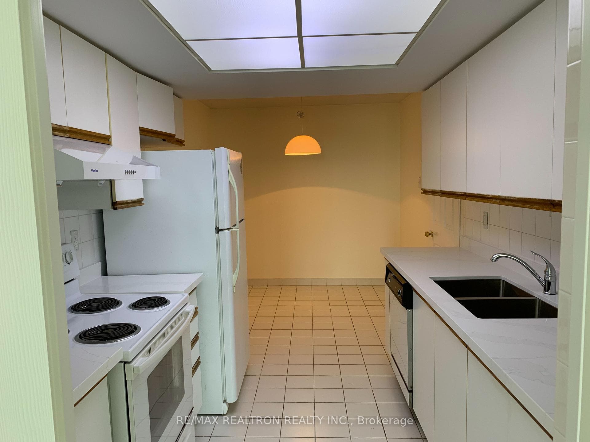 7825 Bayview Avenue Unit 1108 photo 13