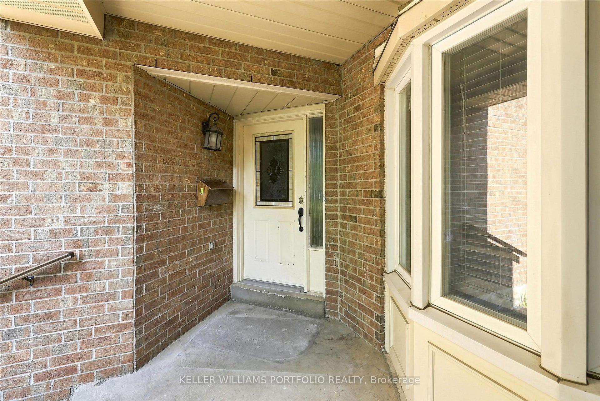 73 Jessica Gardens photo 3