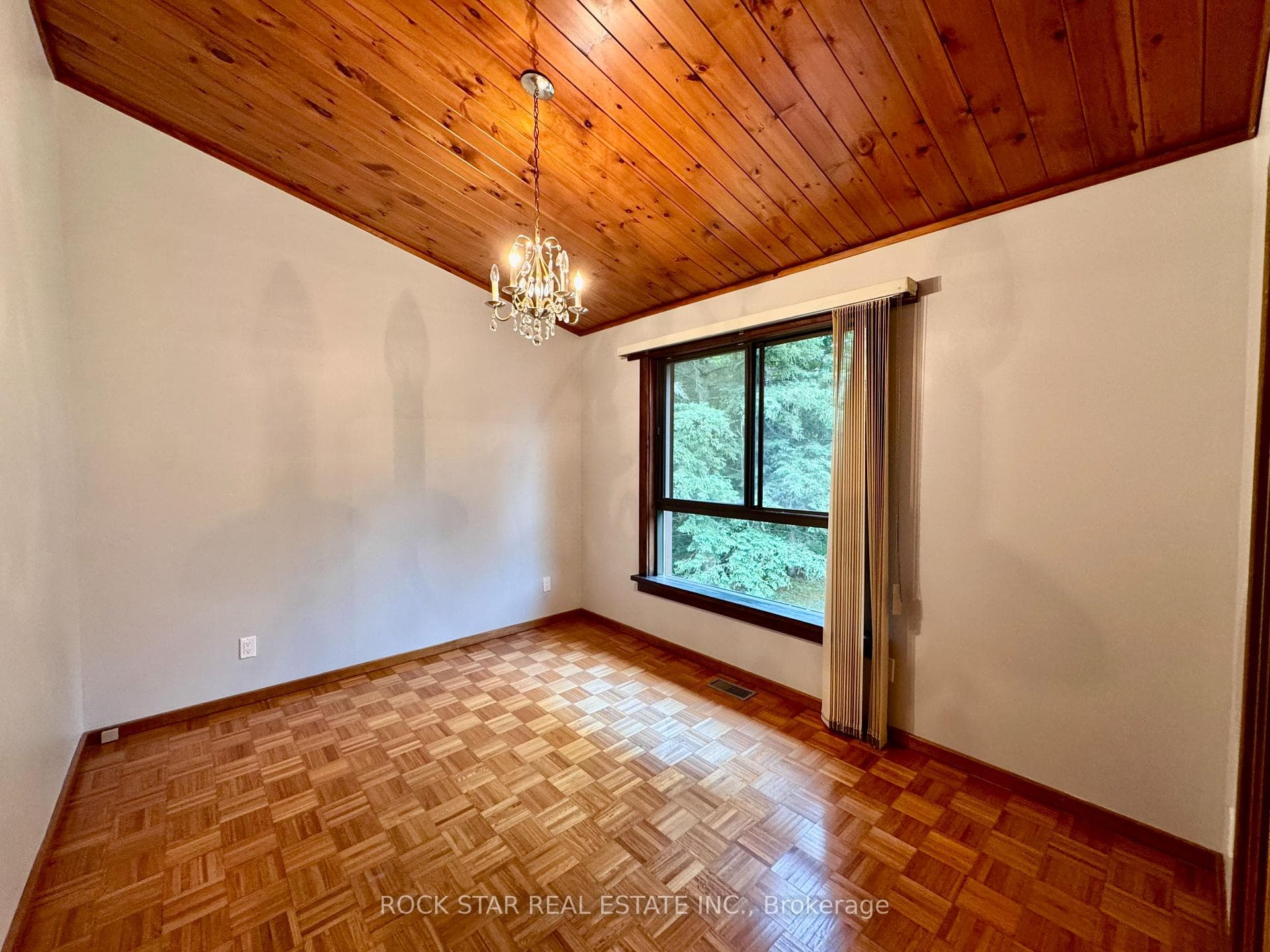 8 Pine River Crescent photo 25
