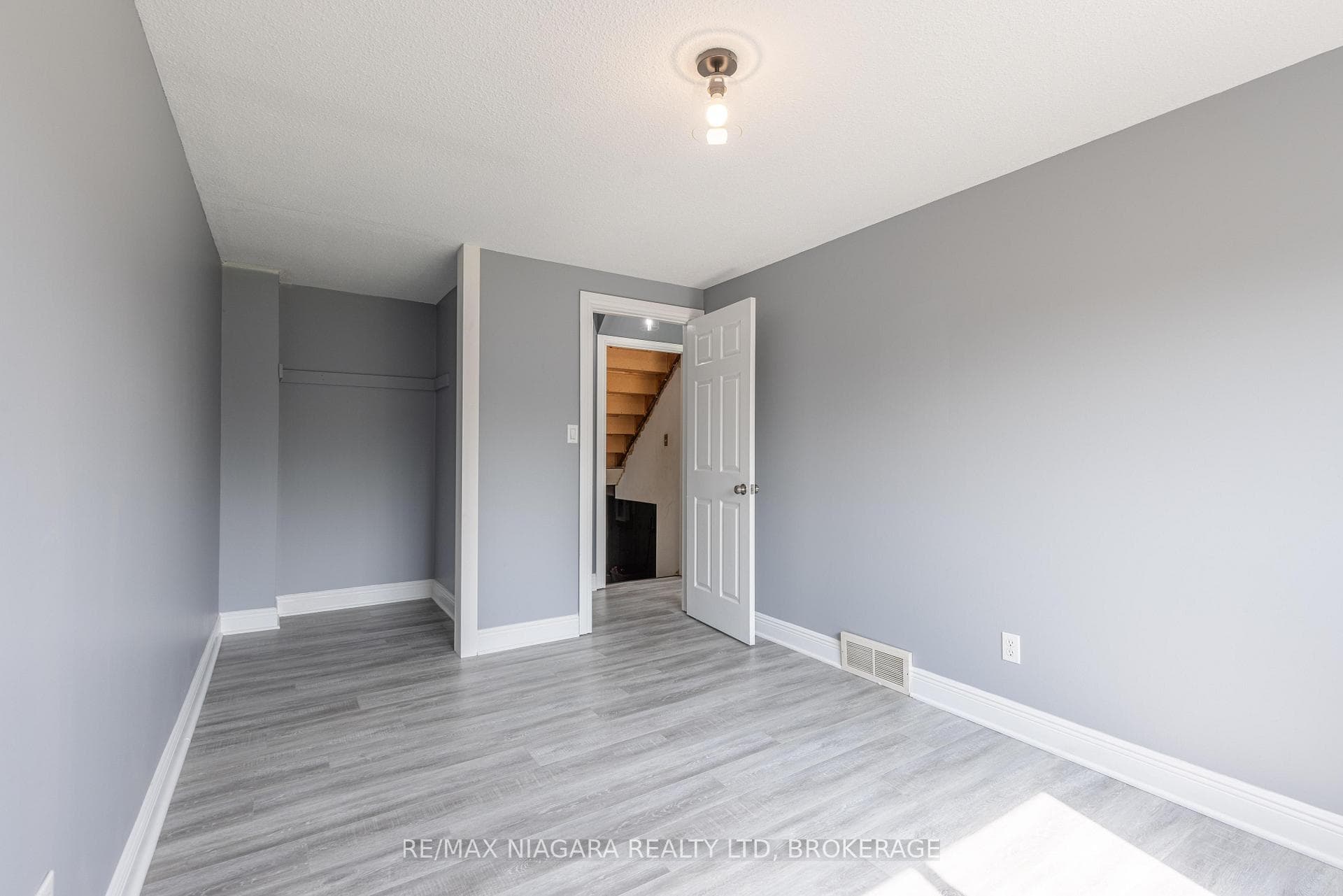31 Canterbury Drive photo 17