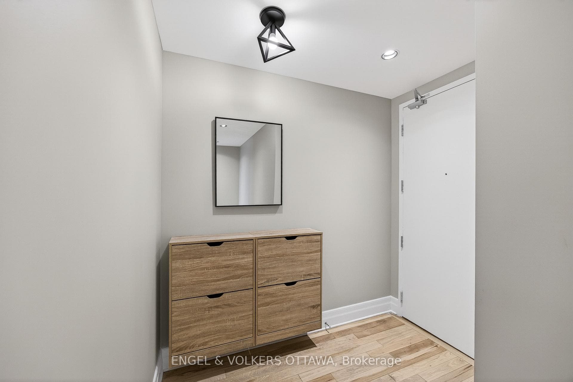 327 Breezehill Avenue Unit 410 photo 10