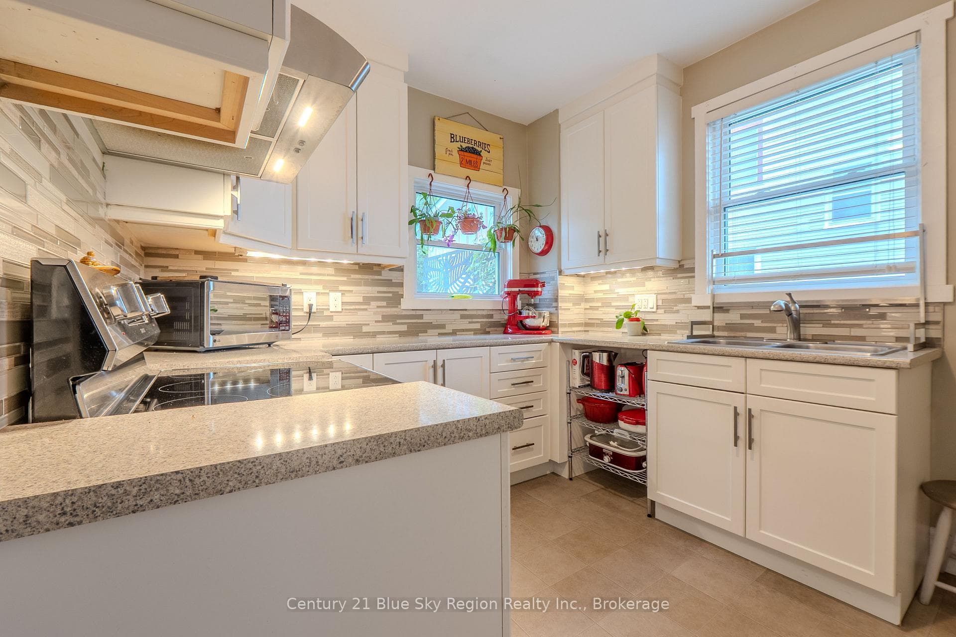 577 O'Brien Street photo 11