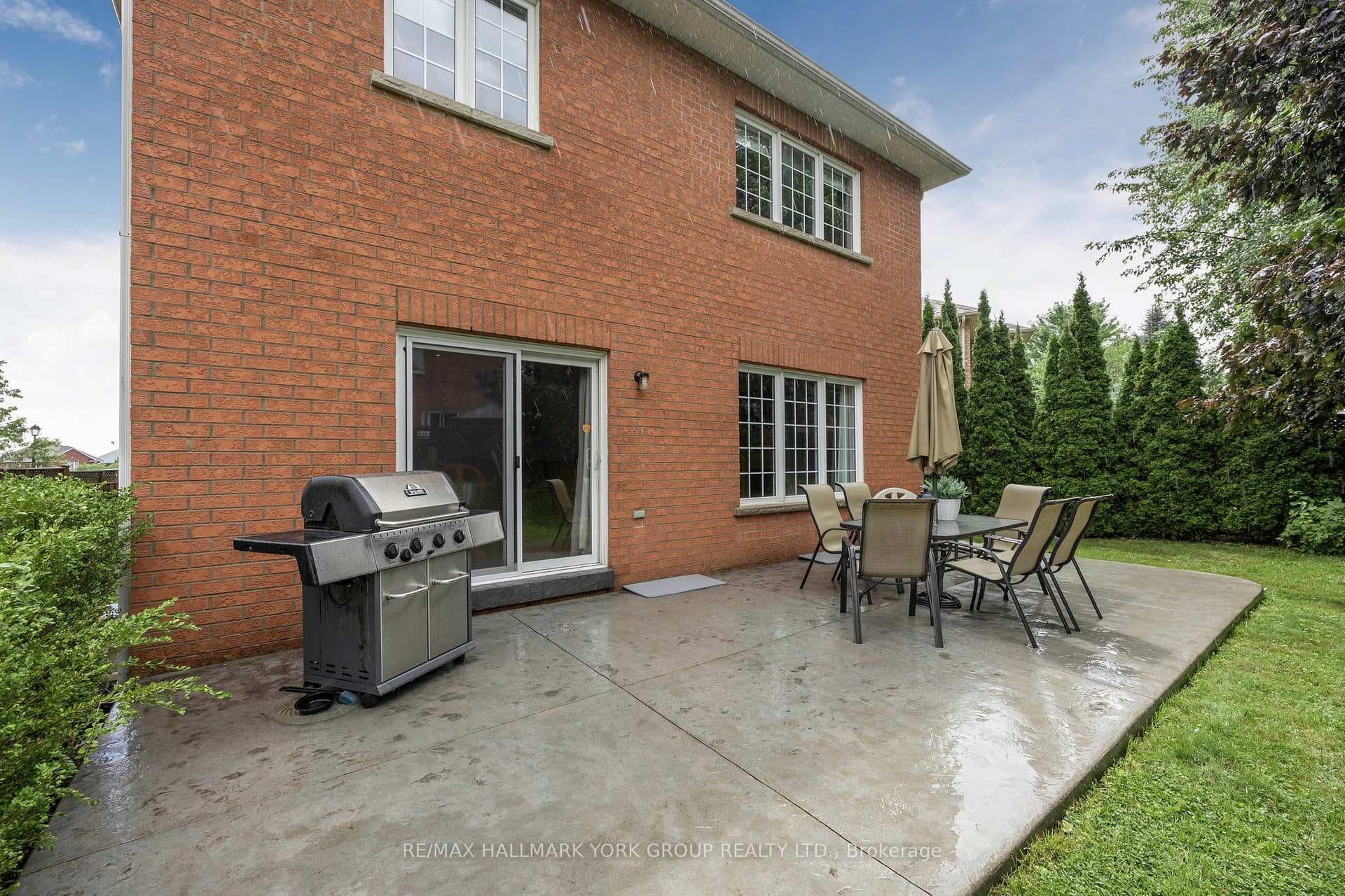 109 Woodbury Crescent photo 32