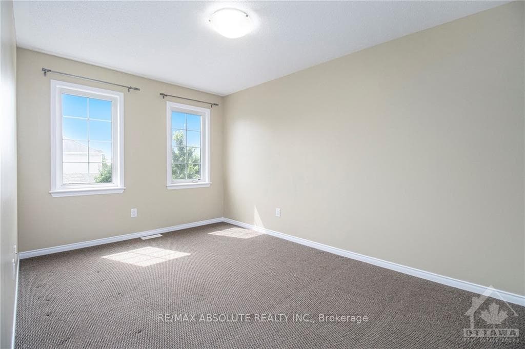 492 DUNDONALD Drive photo 19