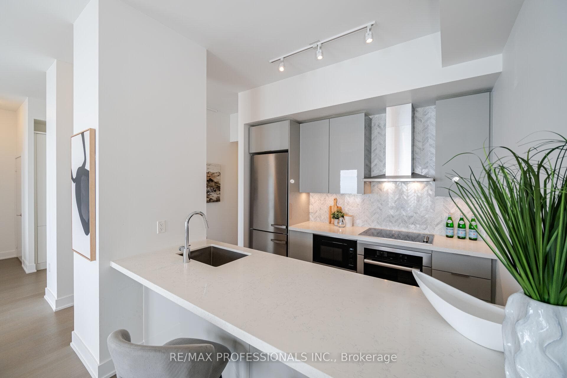 20 Shore Breeze Drive Unit 4706 photo 15