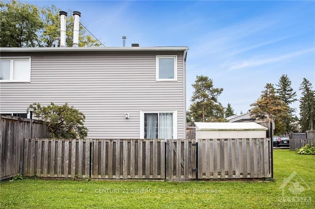 1729 LAMOUREUX Drive Unit A photo 24