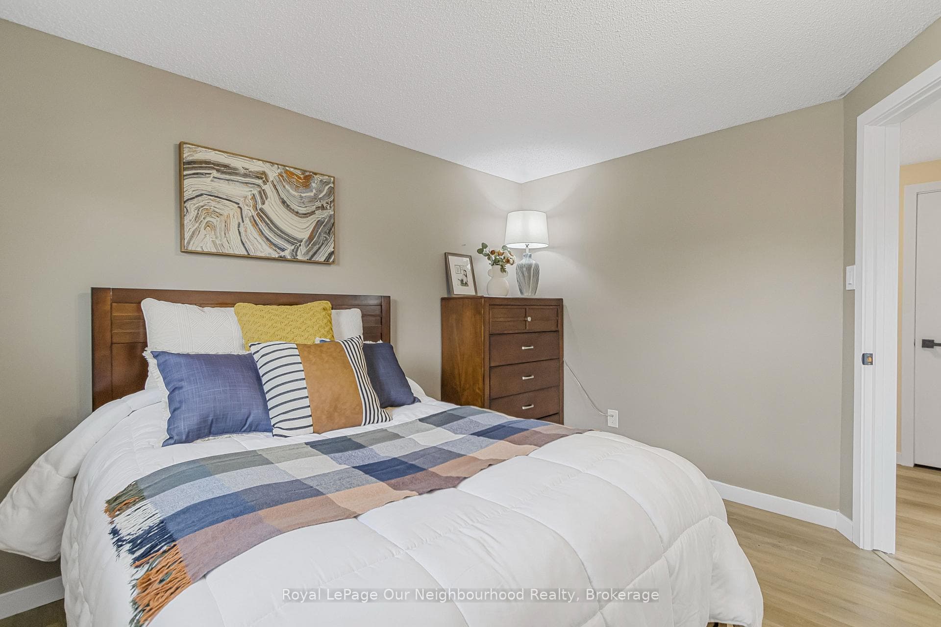 2 Woodfern Road photo 22