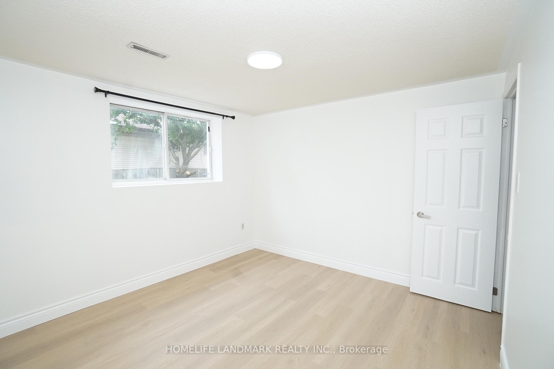 594 Queen Victoria Drive Unit Gound & Bsmt photo 10