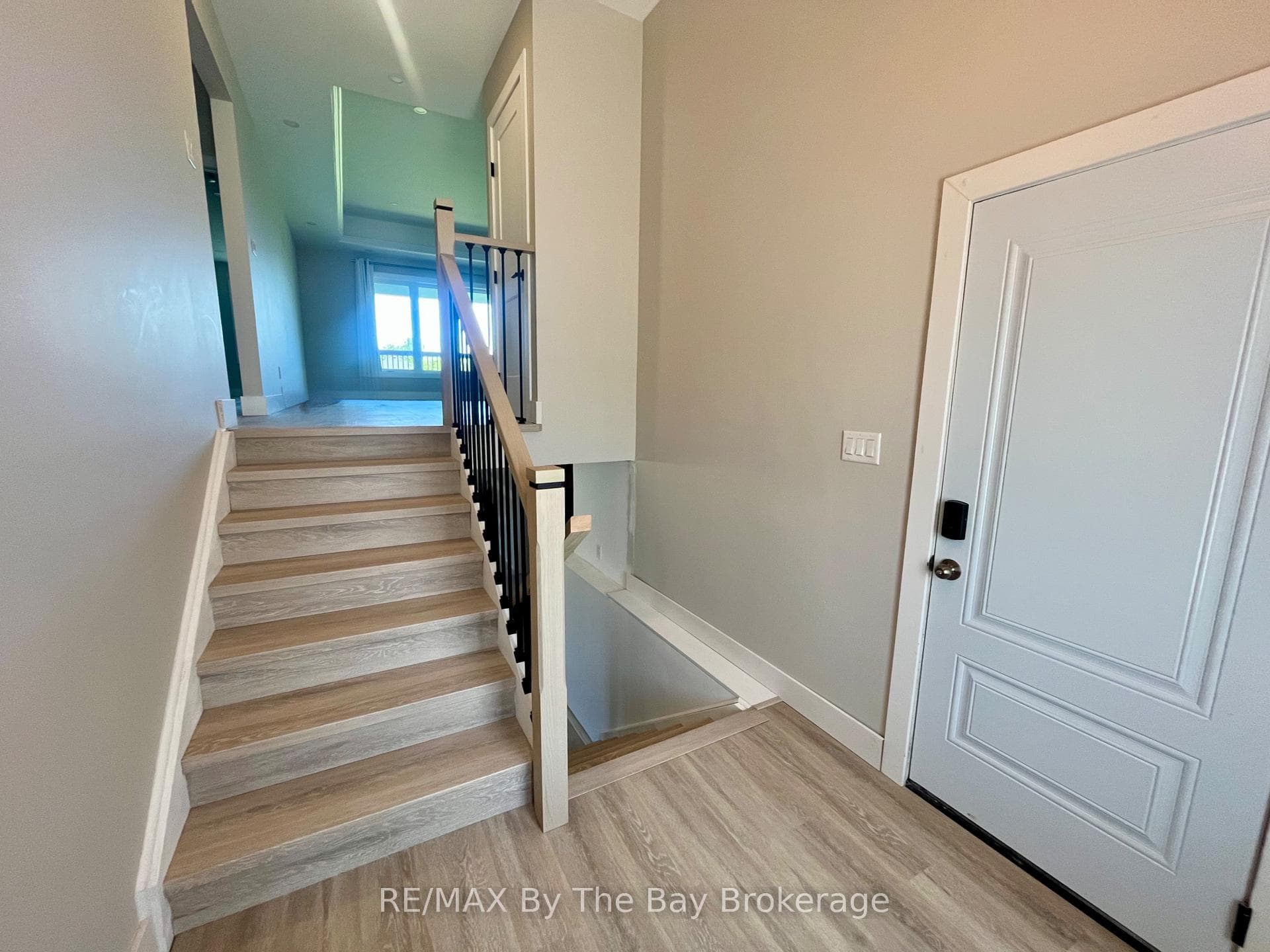 22 Lakeshore Road photo 3
