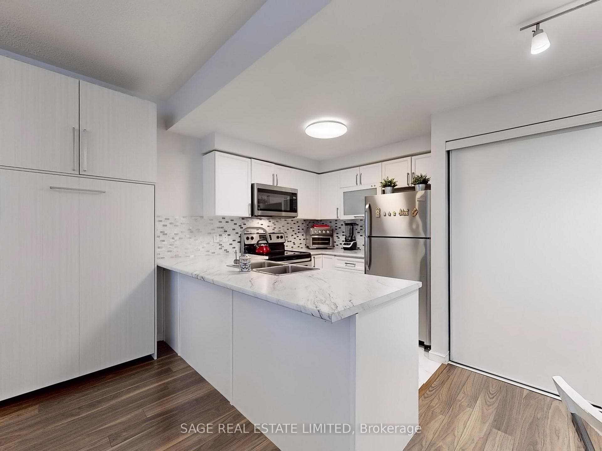760 Lawrence Avenue Unit 44 photo 16