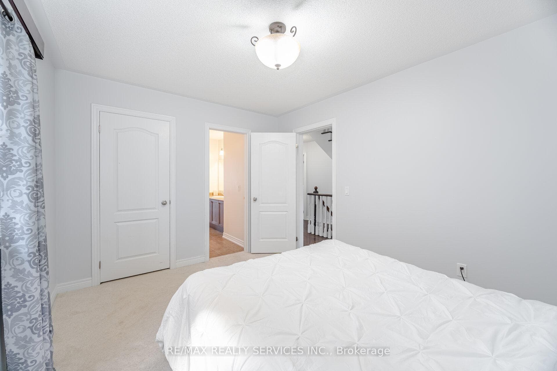 210 Learmont Avenue photo 33