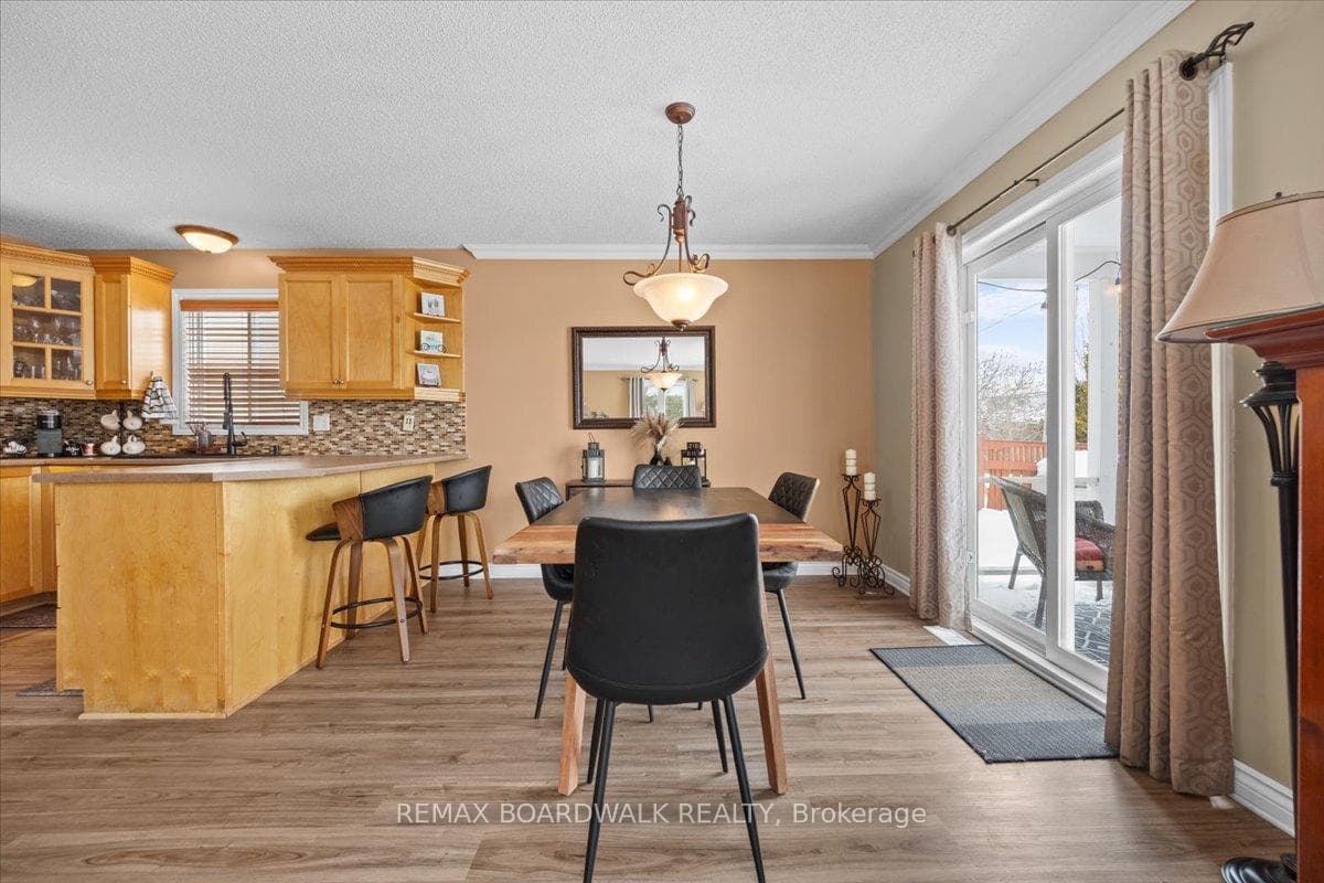 2285 Cecile Crescent photo 10