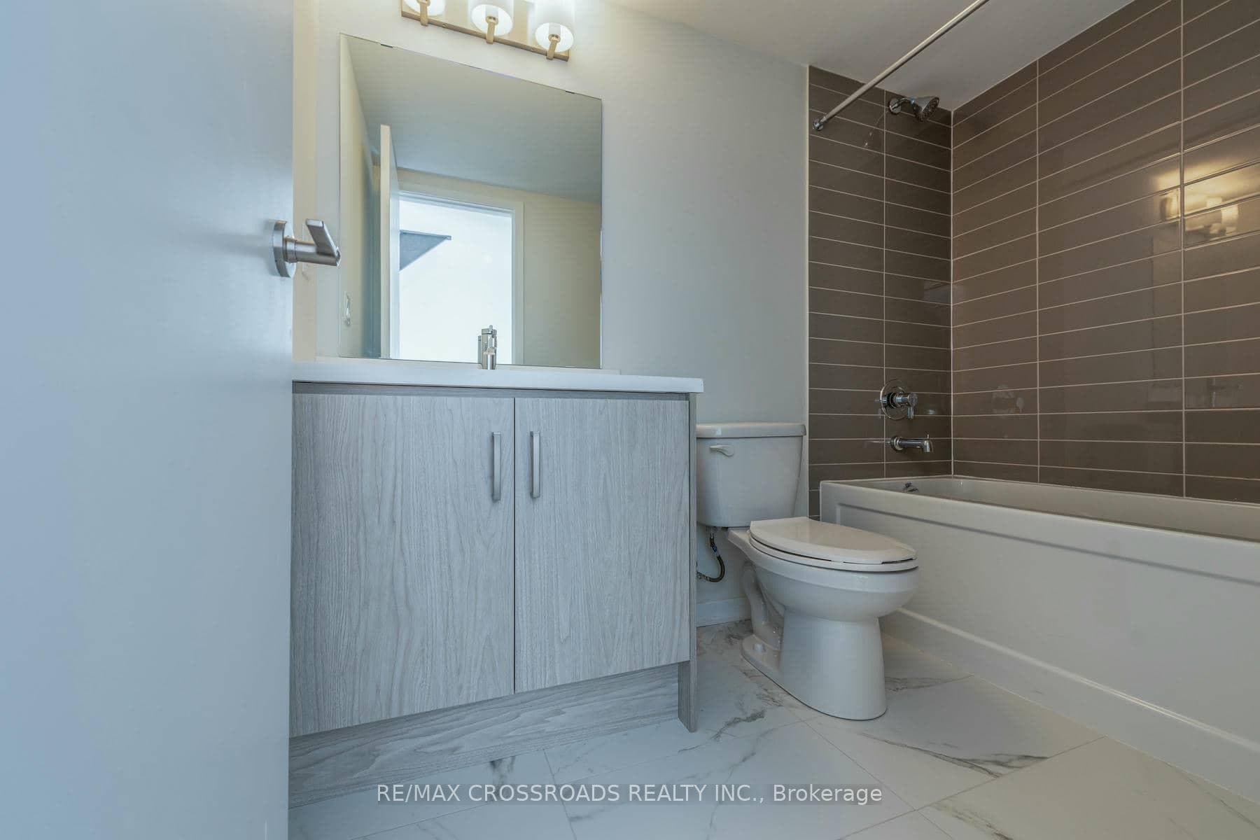 140 Honeycrisp Crescent Unit 292 photo 19