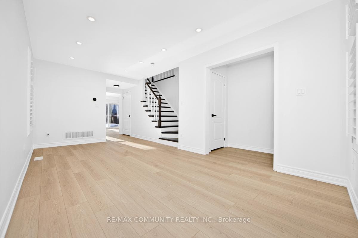 20 Mcnicol Crescent photo 2