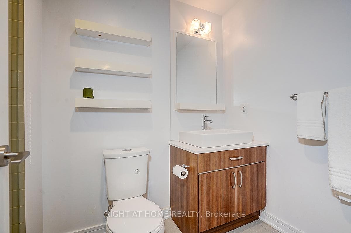 9201 YONGE Street Unit 205 photo 17