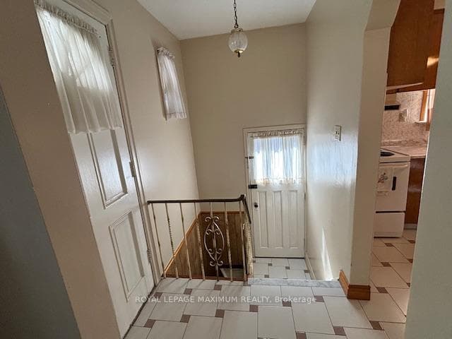 416 Ridelle Avenue photo 8