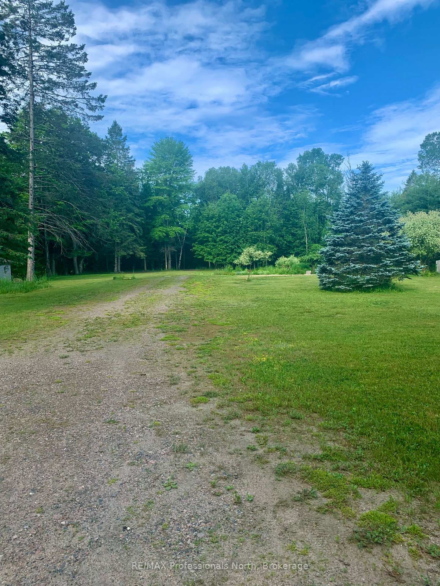 2075 Wigamog Road photo 1