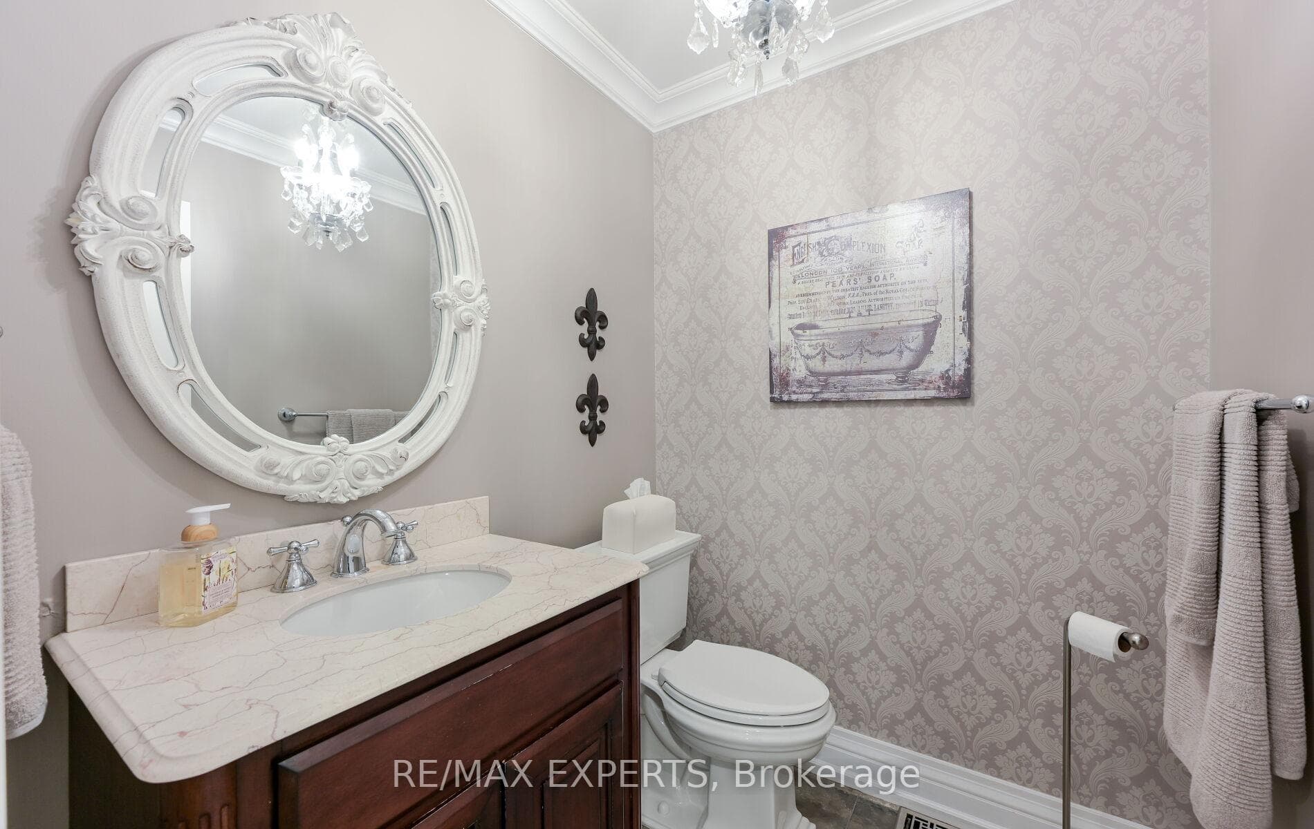 33 Emily Carr Crescent Unit Main photo 23