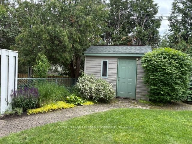 2166 Bickerton Avenue photo 41