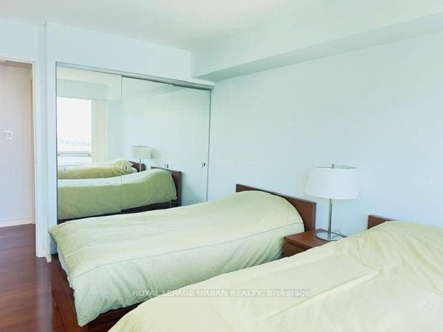 10 Yonge Street Unit 2702 photo 19