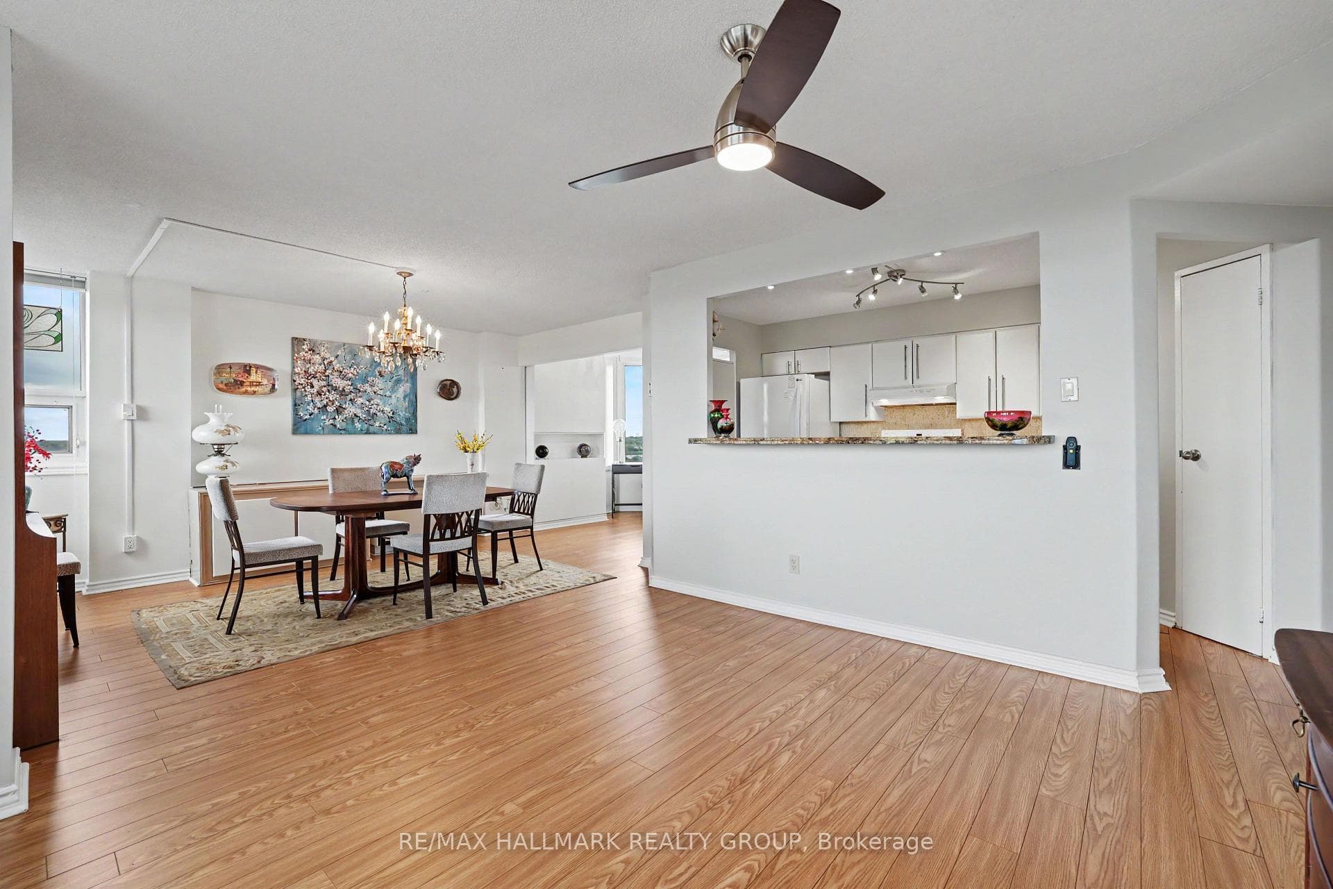 1025 Grenon Avenue Unit 915 photo 9