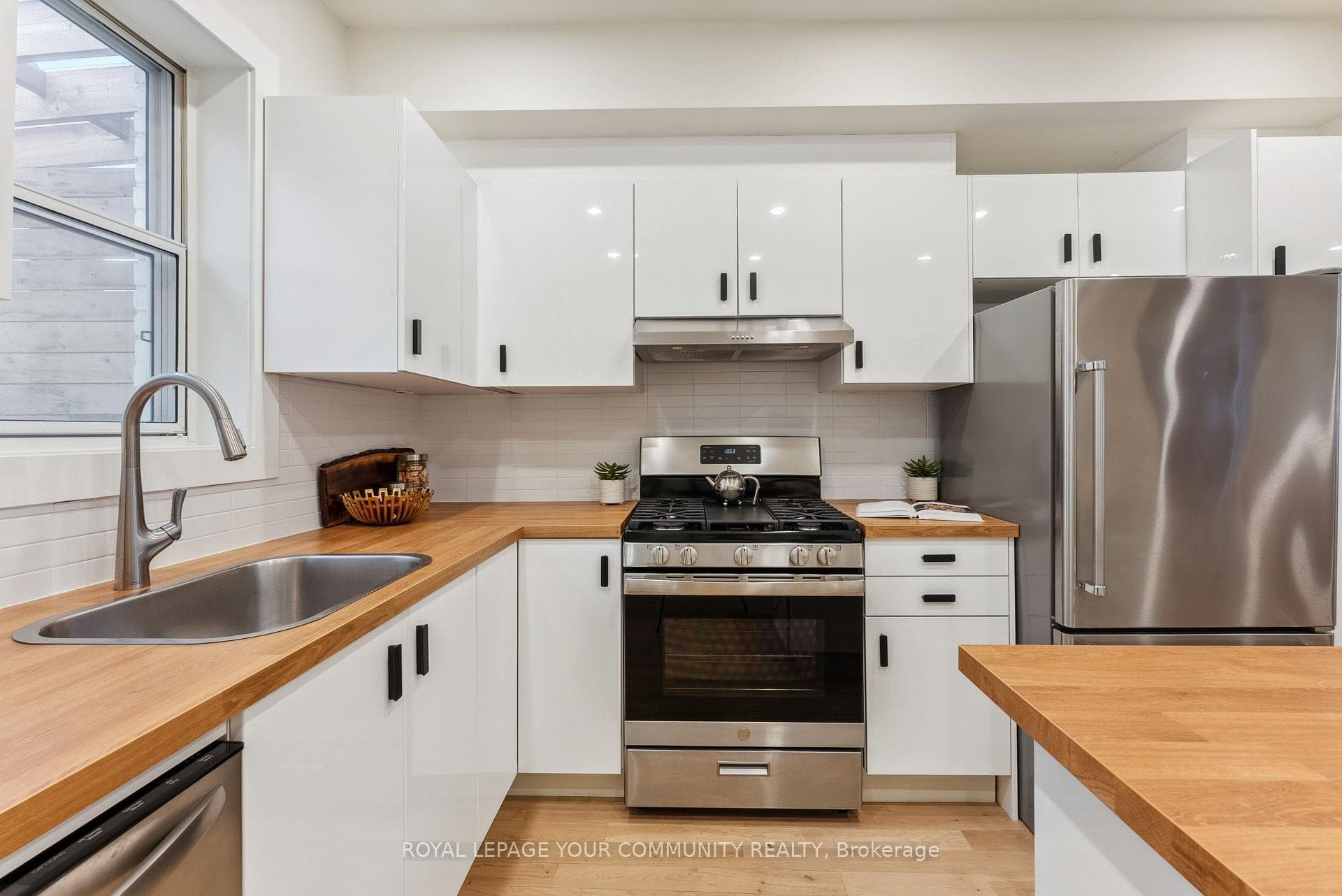 12 Lamb Avenue photo 14