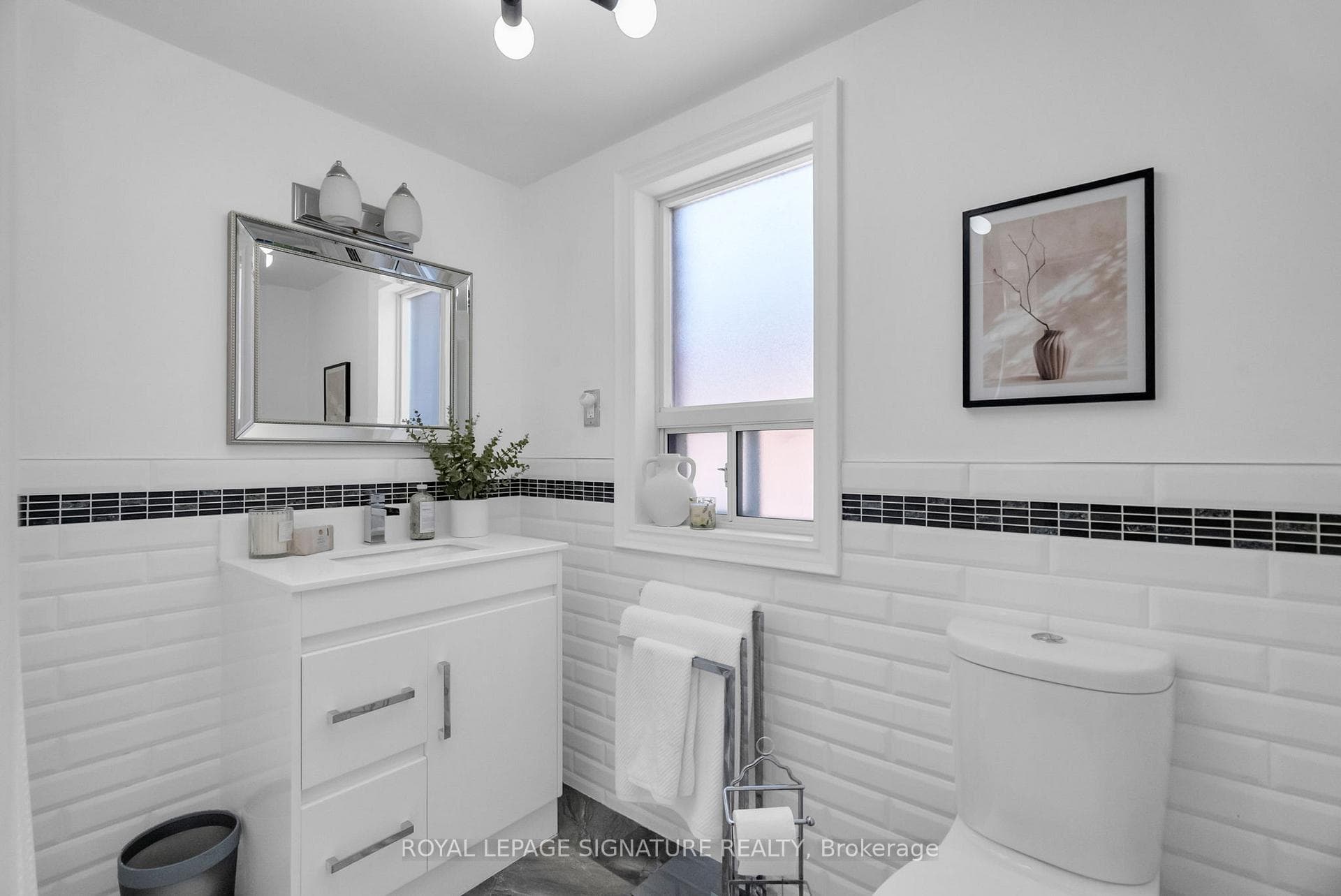 8 Grove Avenue photo 20