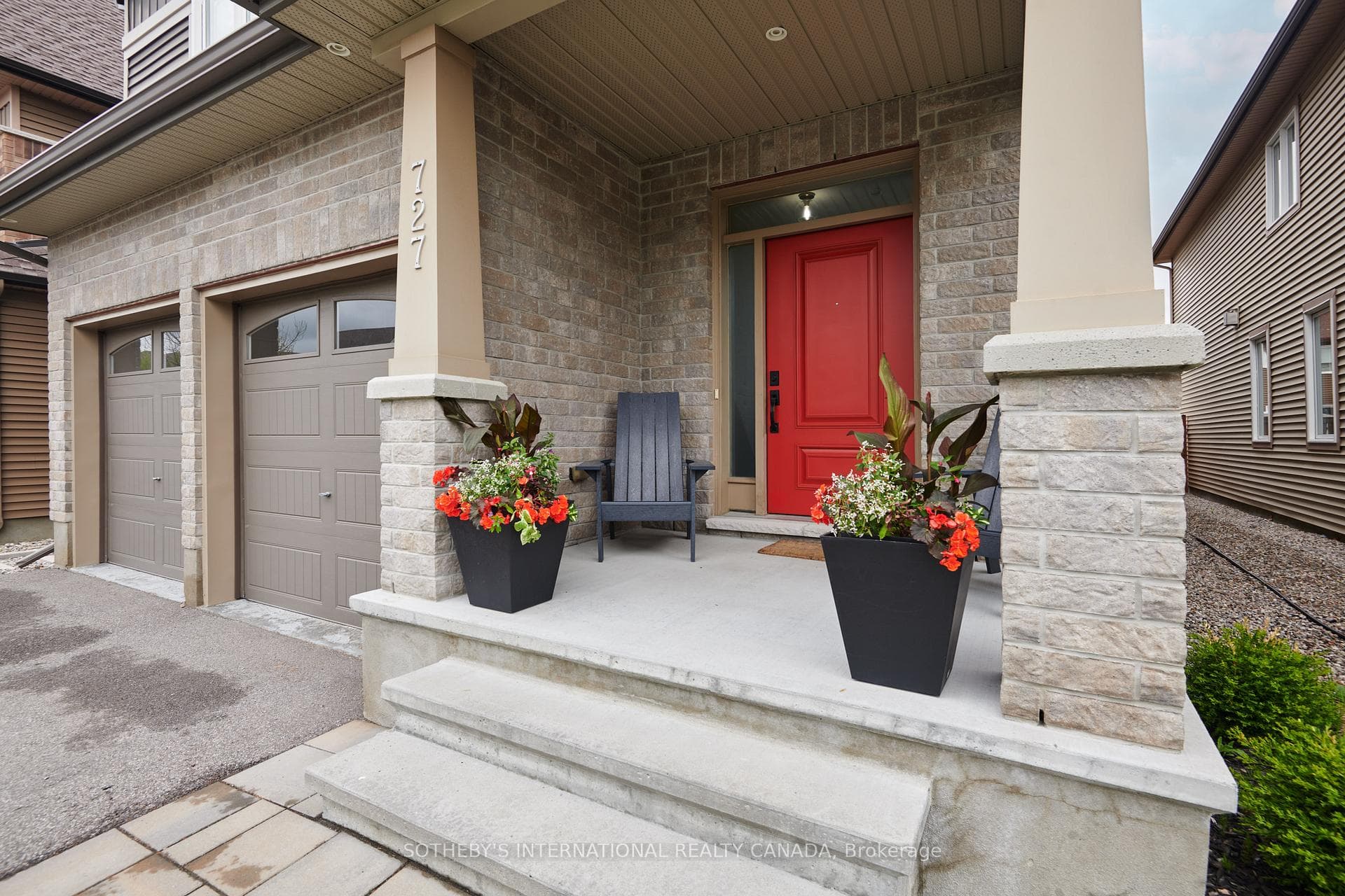 727 Bunchberry Way photo 2