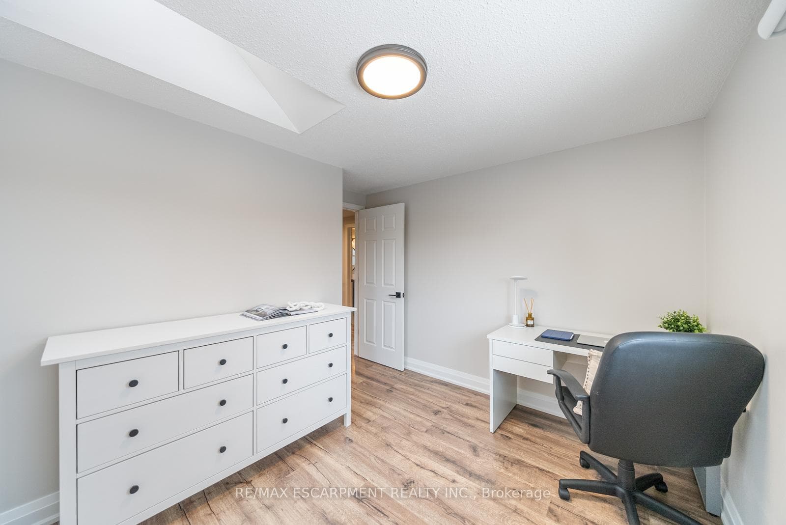 27 Valanna Court photo 17