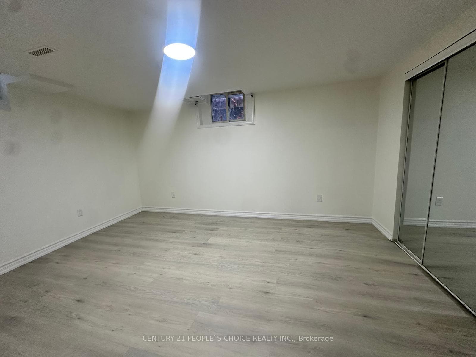 48 Langdale Crescent Unit Bsmt photo 6