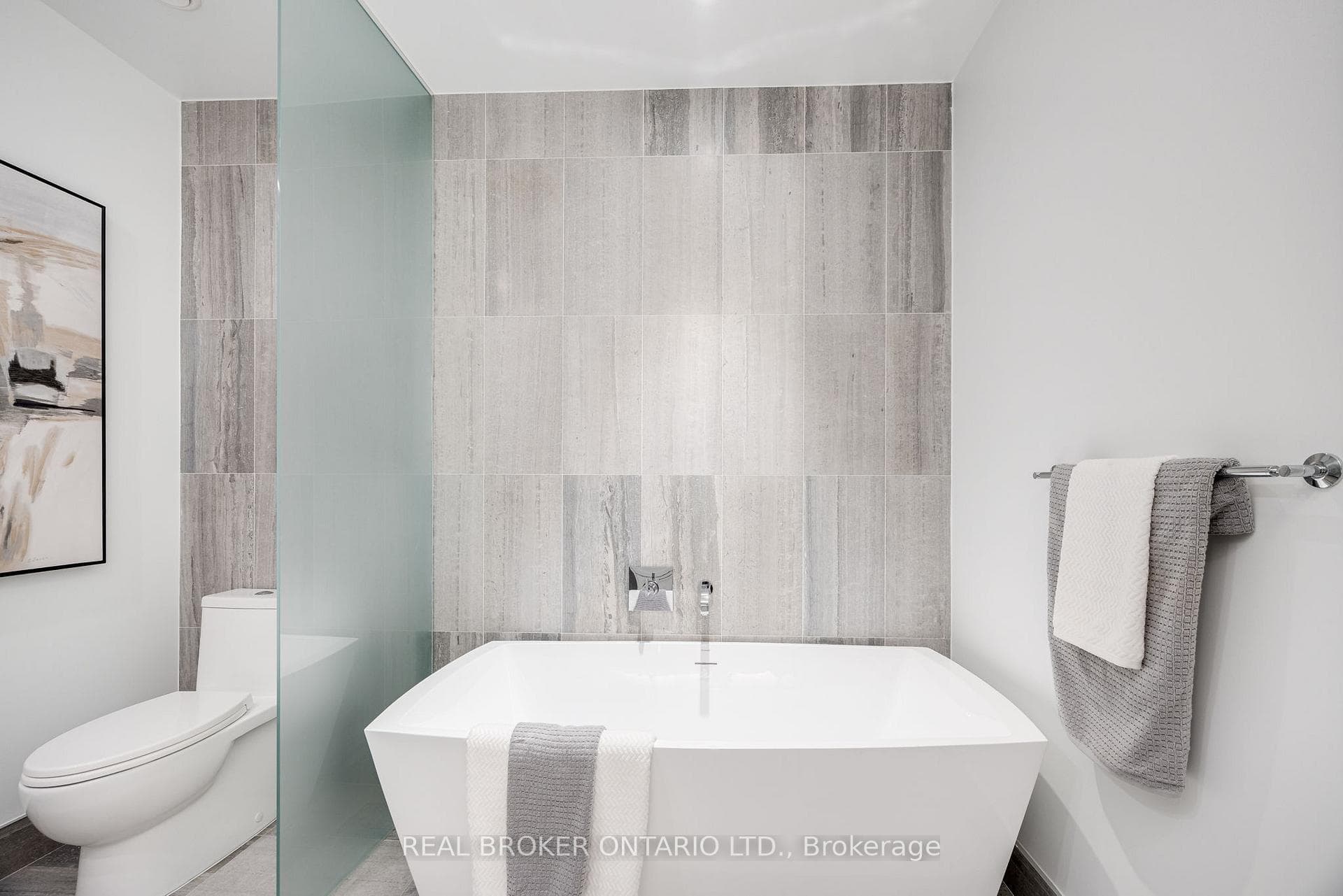 Luxurious 5 Piece Ensuite - Soaker Tub