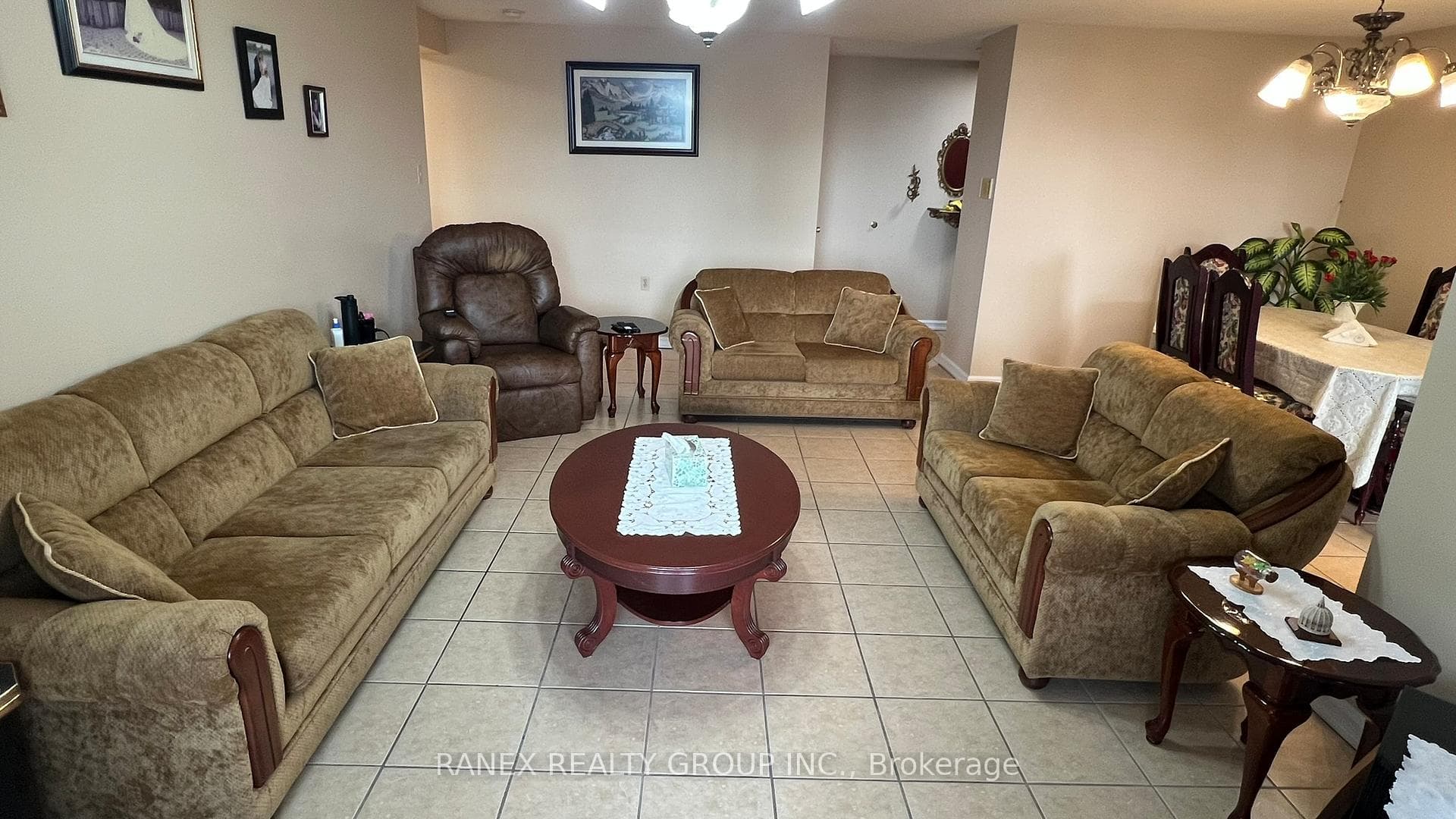 18 Knightsbridge Road Unit 1012 photo 16