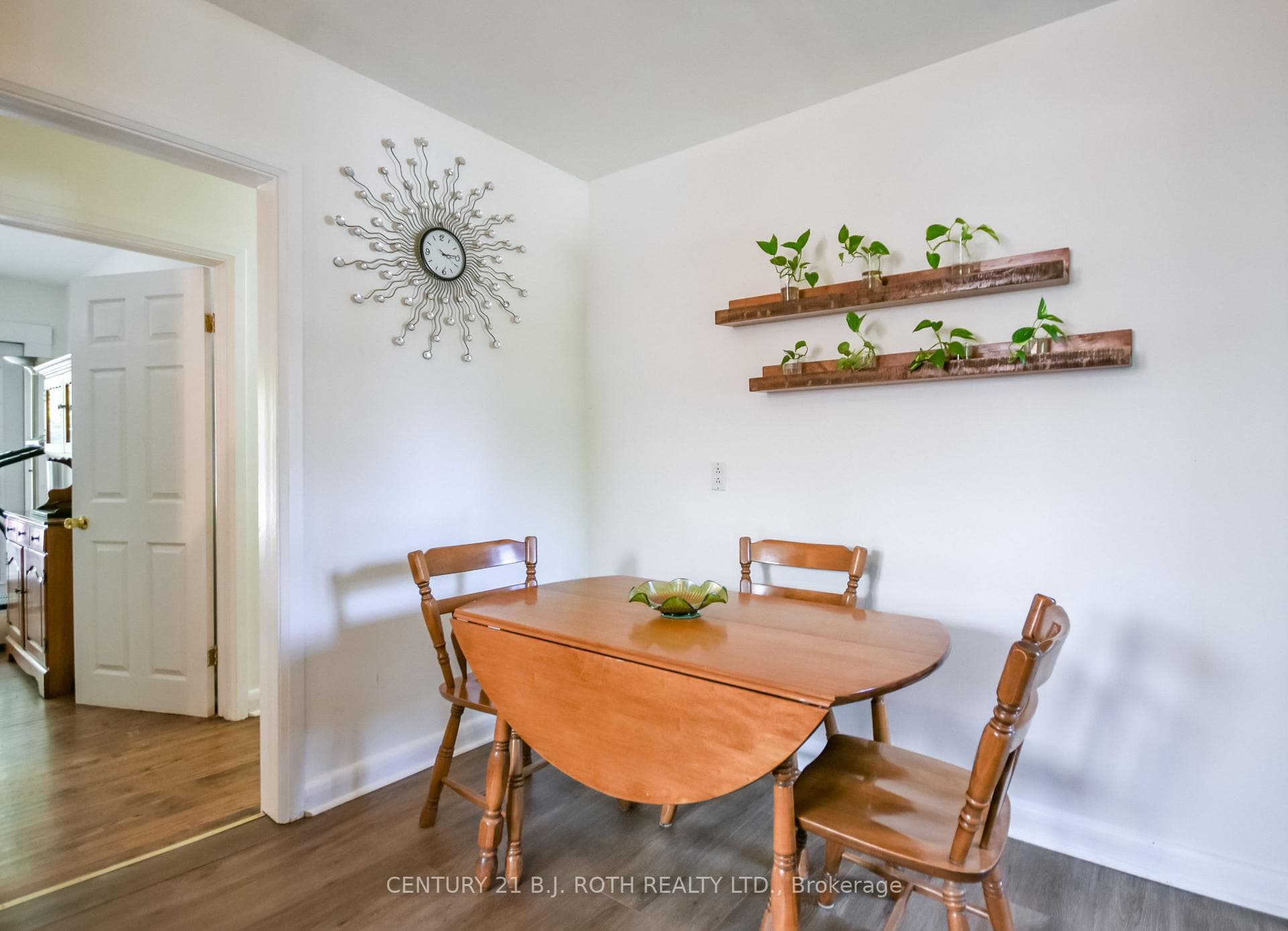 223 Wellington Street photo 9