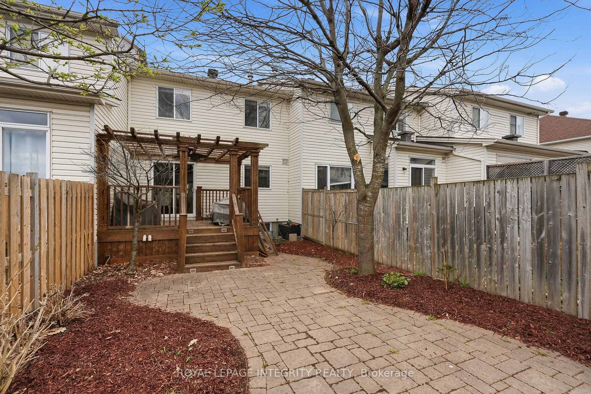 1073 Brasseur Crescent photo 26