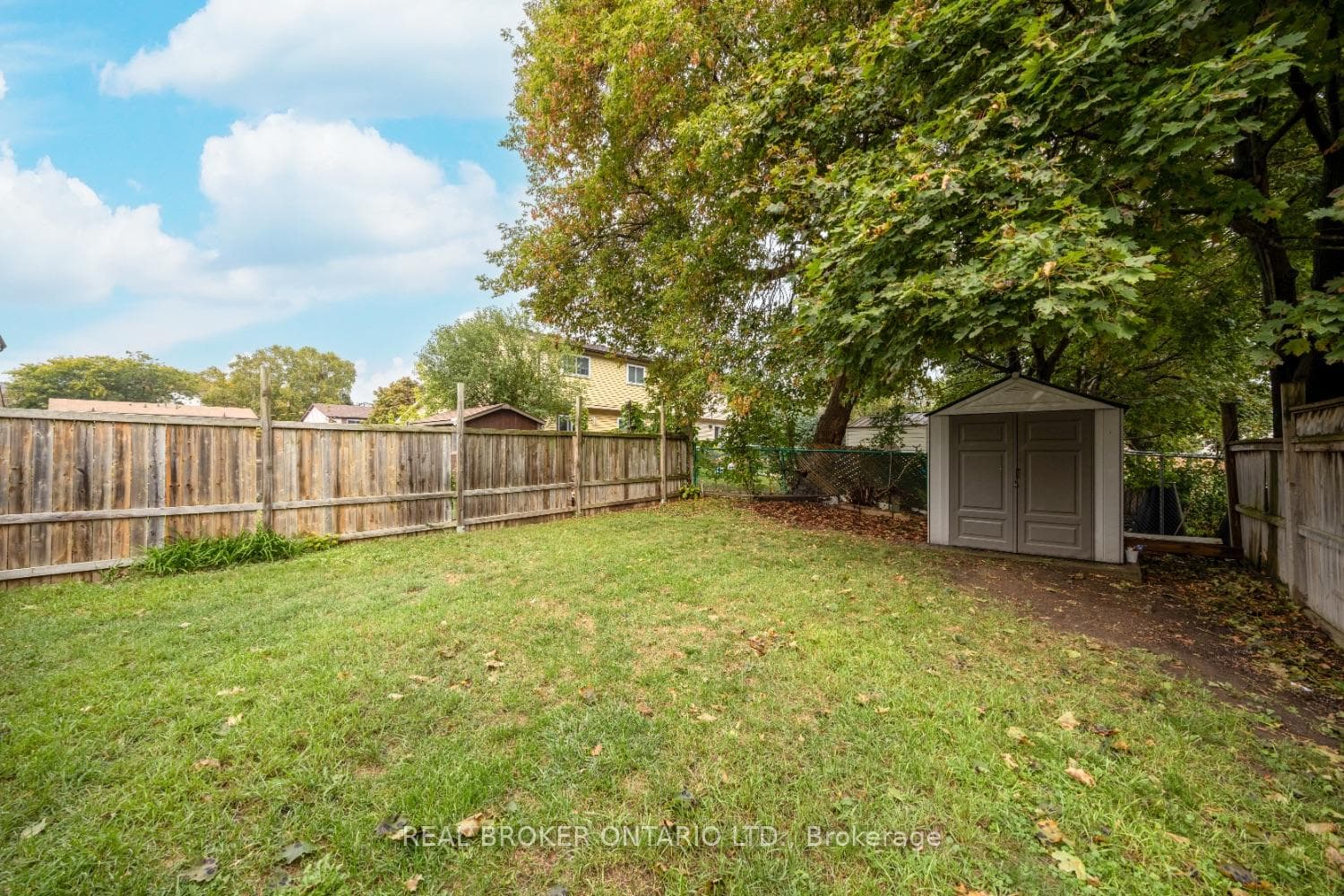 96 Martin Road photo 42