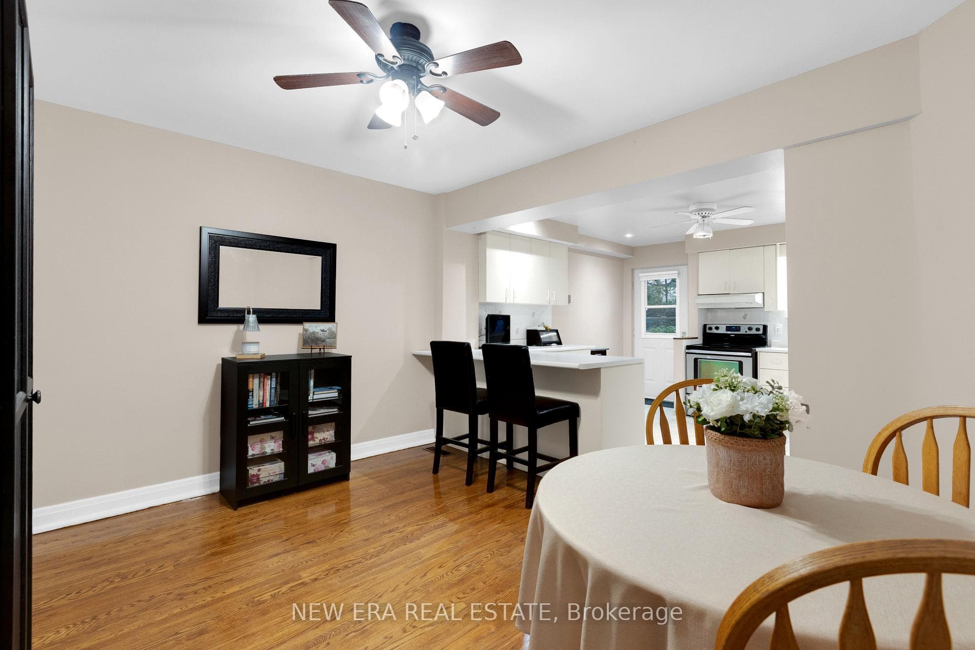 8 Page Avenue photo 8