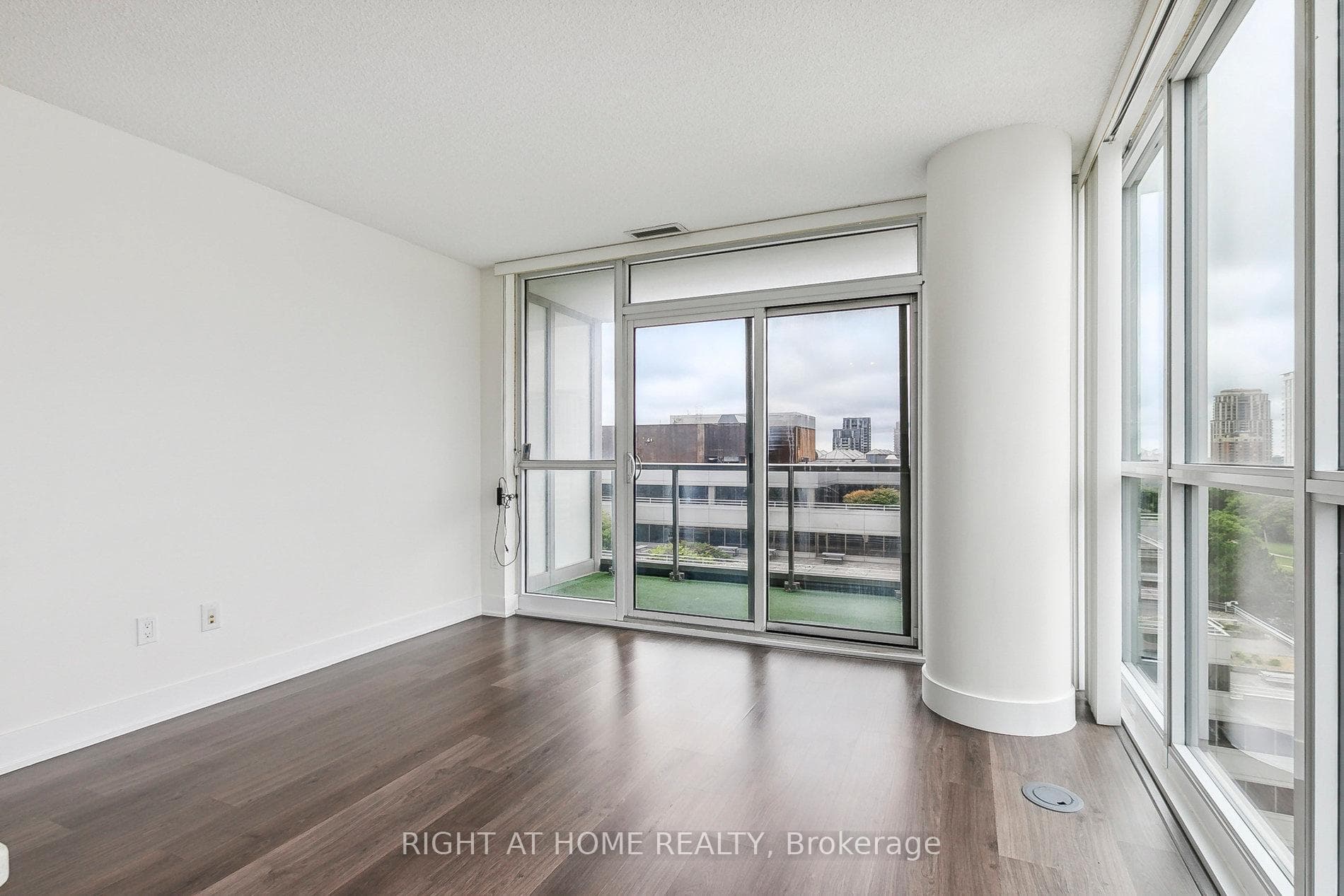 88 Sheppard Avenue Unit 1005 photo 6