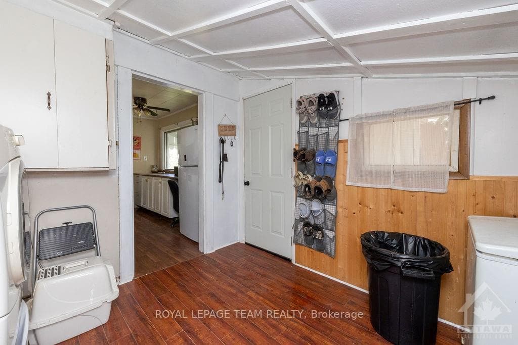 8 LORNE Street photo 12
