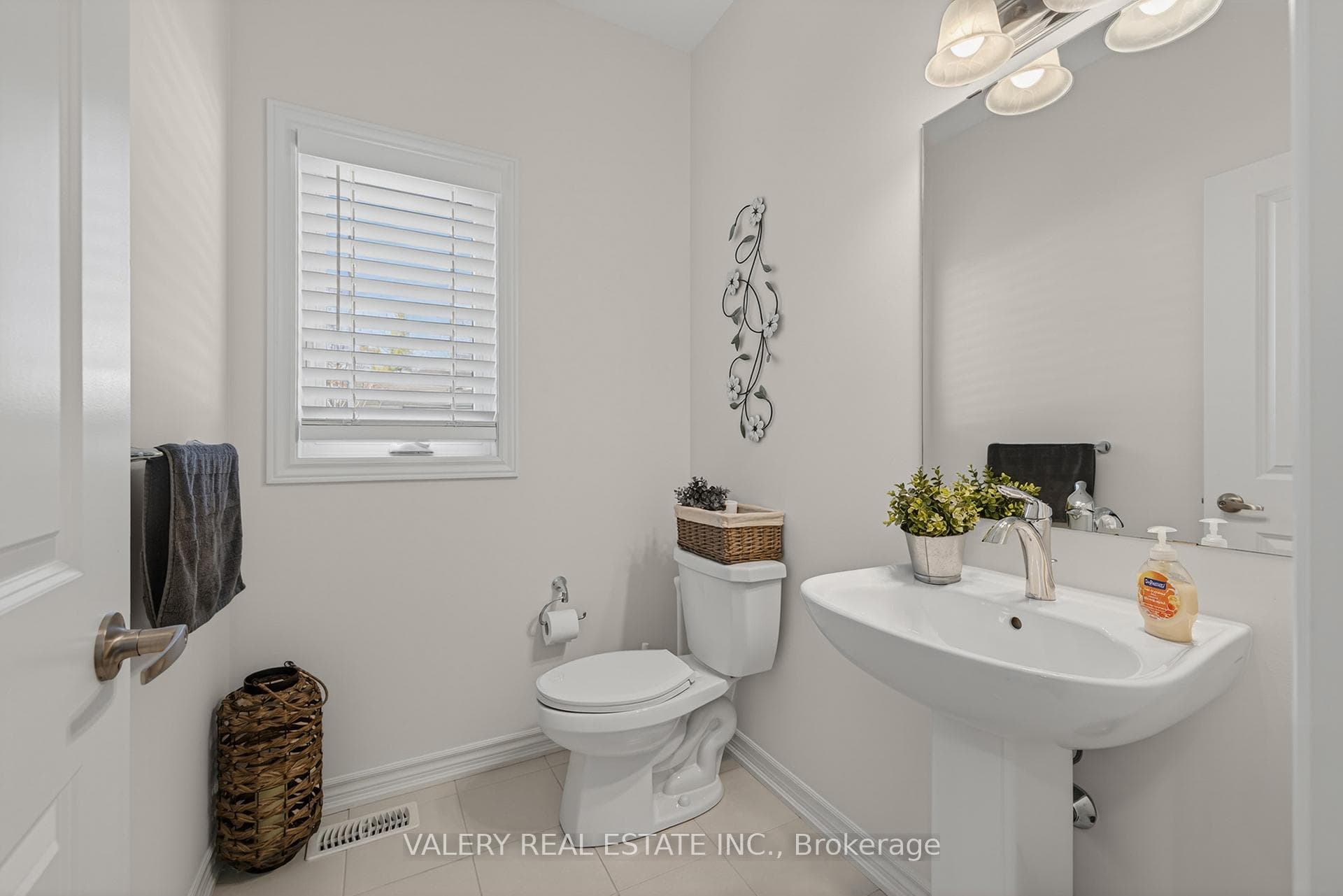 109 Ballantyne Avenue photo 6