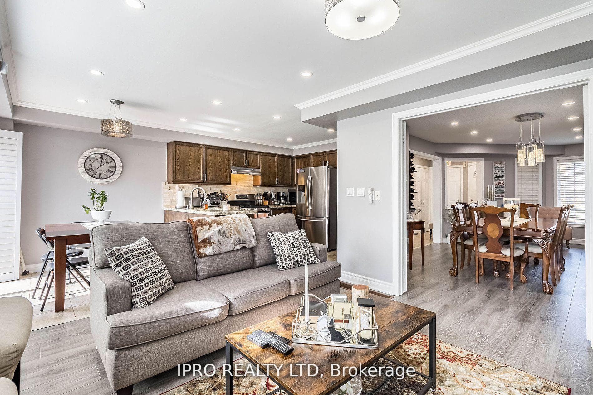 107 Mowat Crescent photo 11