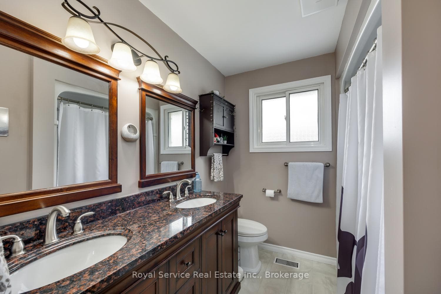 Main 4pc Bathroom