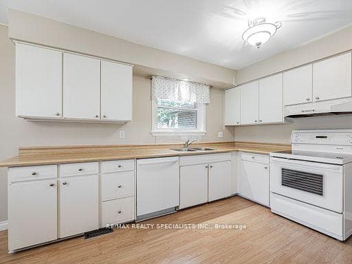 8 Beveridge Drive photo 12