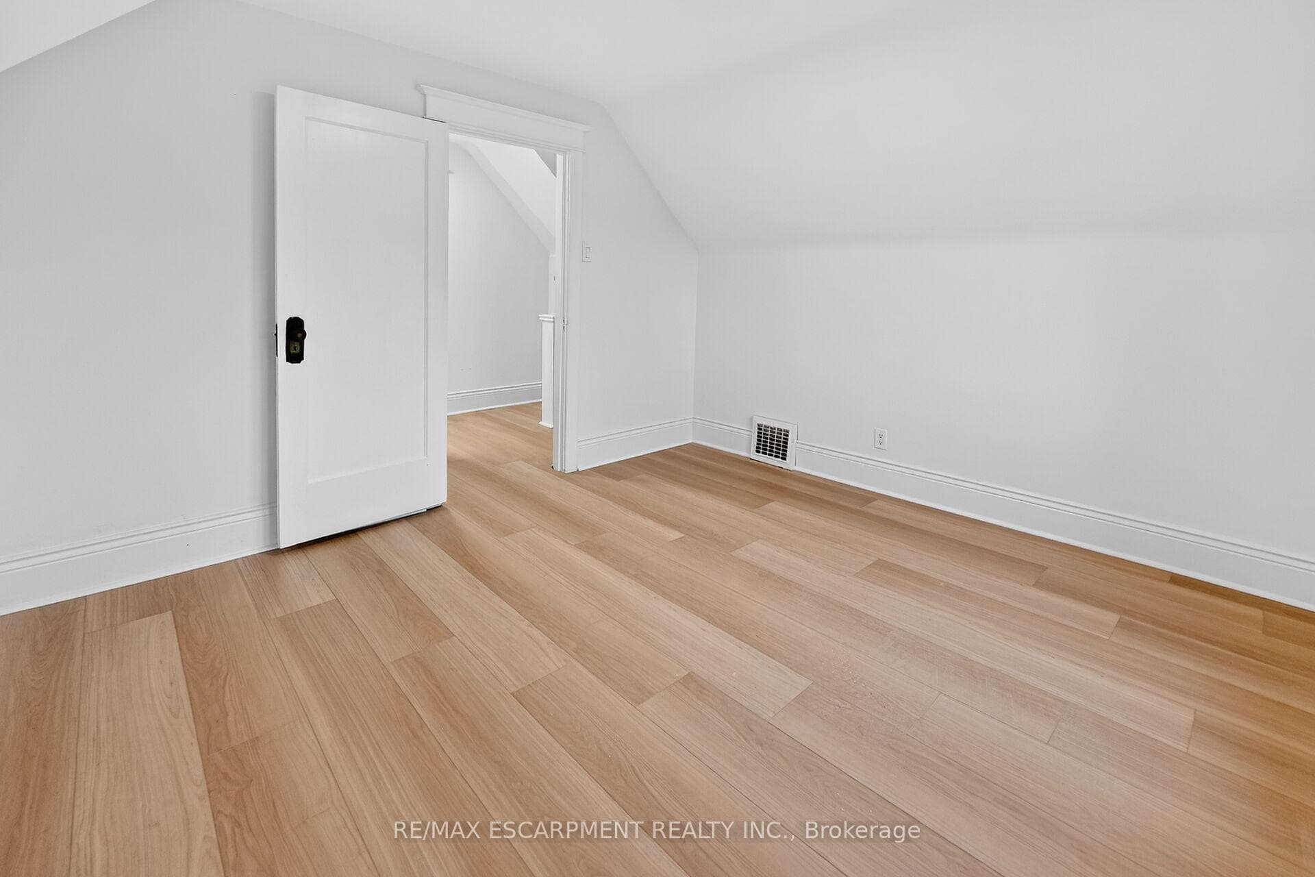 101 Houghton Avenue photo 20