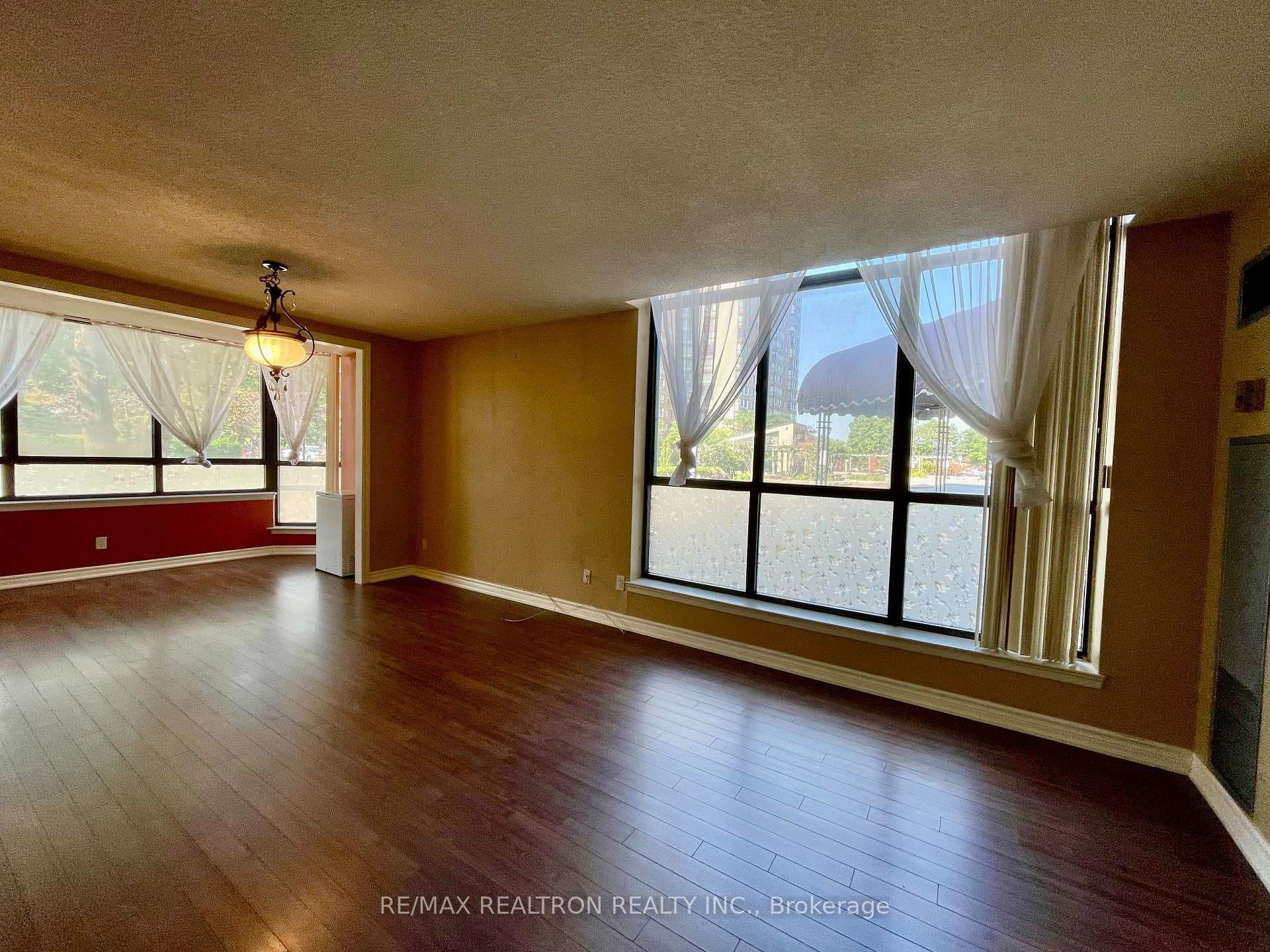 55 Bamburgh Circle Unit 114 photo 6