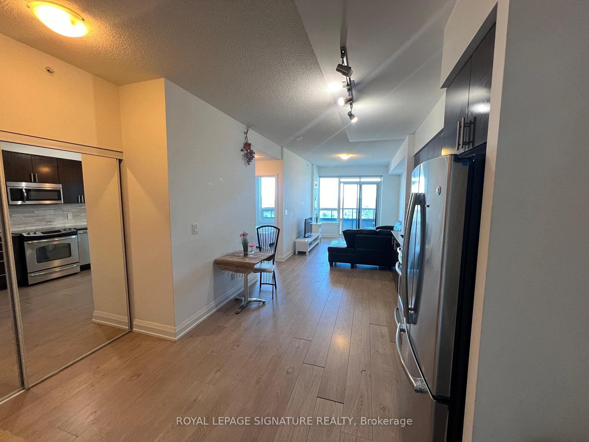 7161 Yonge Street Unit 2023 photo 9
