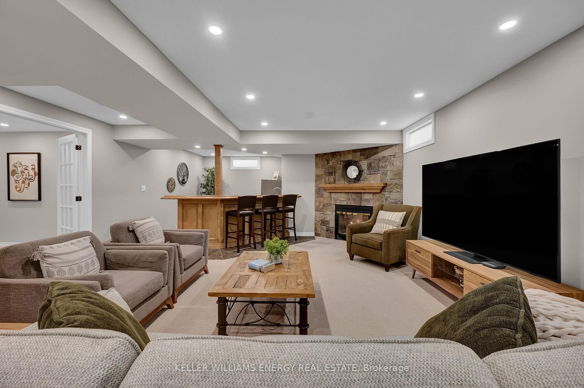 Lower Level - Rec Room - Wet Bar