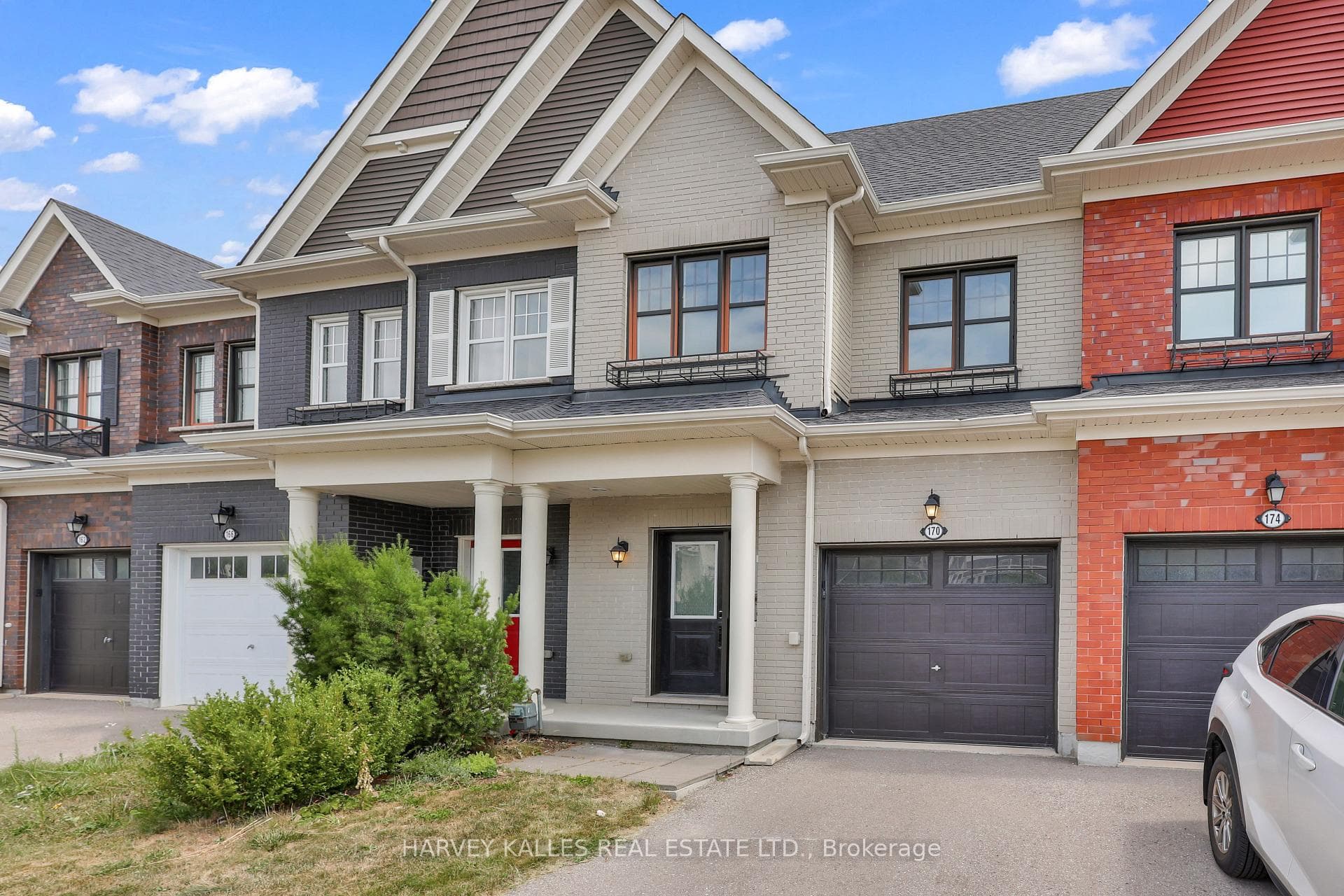 170 Boadway Crescent photo 2