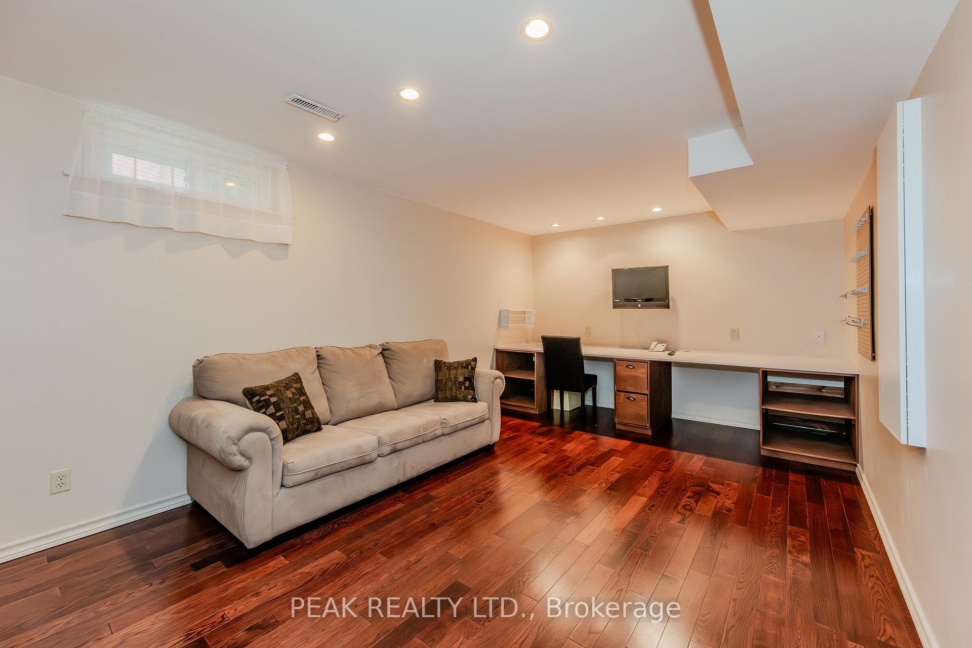 600 Stonebury Crescent photo 27